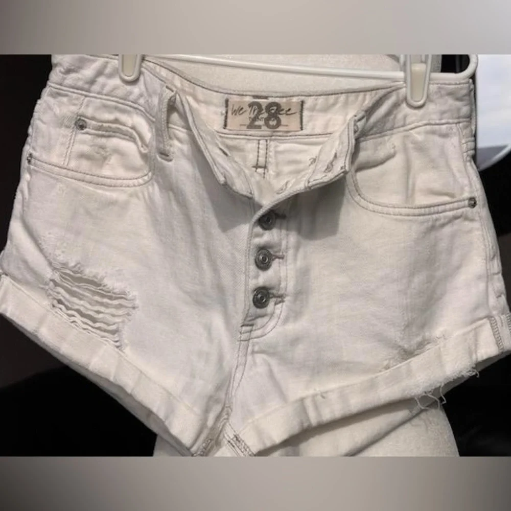 FREE PEOPLE ROMEO cuffed denim shorts Excellent Condition Size 28